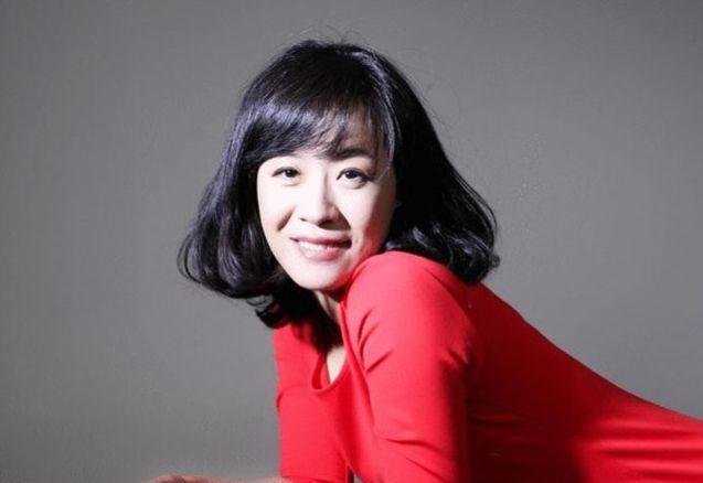 她曾是巩俐替身,却因经常"帮衬"孙俪而出名,如今演配角很认真