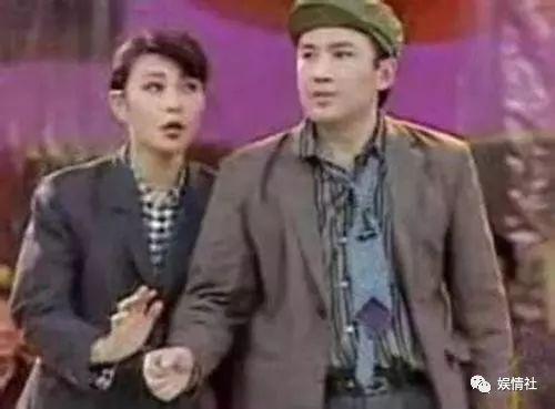 “达康书记”吴刚，当年也作为配角出演了这部小品，妥妥的一副奶油小生模样。