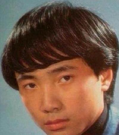 这是年轻时候的山争哥哥。