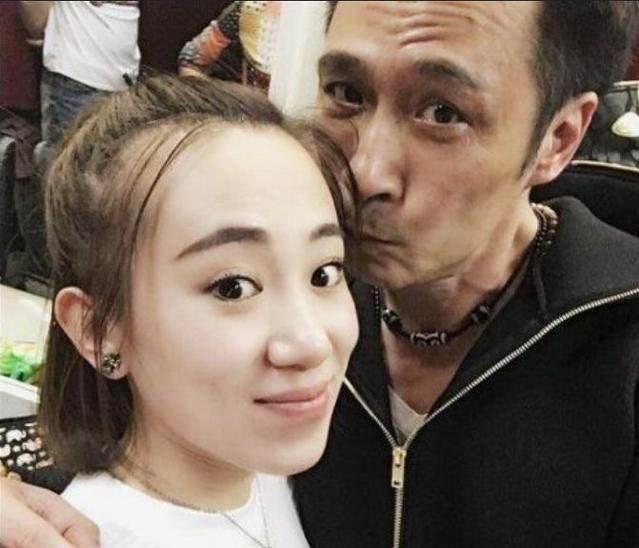 疑似丫蛋新男友曝光,气质"独特",网友:家里有矿