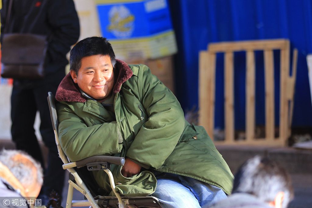 2018年10月7日,黑龙江省哈尔滨市,清晨,哈市温度仅有5℃,在道外靖宇街