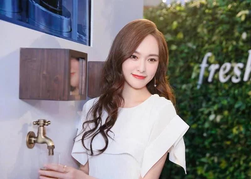 唐嫣，1983年出生于上海市，毕业于中央戏剧学院表演系本科班，中国内地影视女演员。