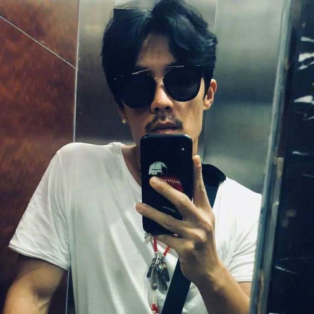 杜淳作为一个典型的星二代，从来都是不缺资源的。