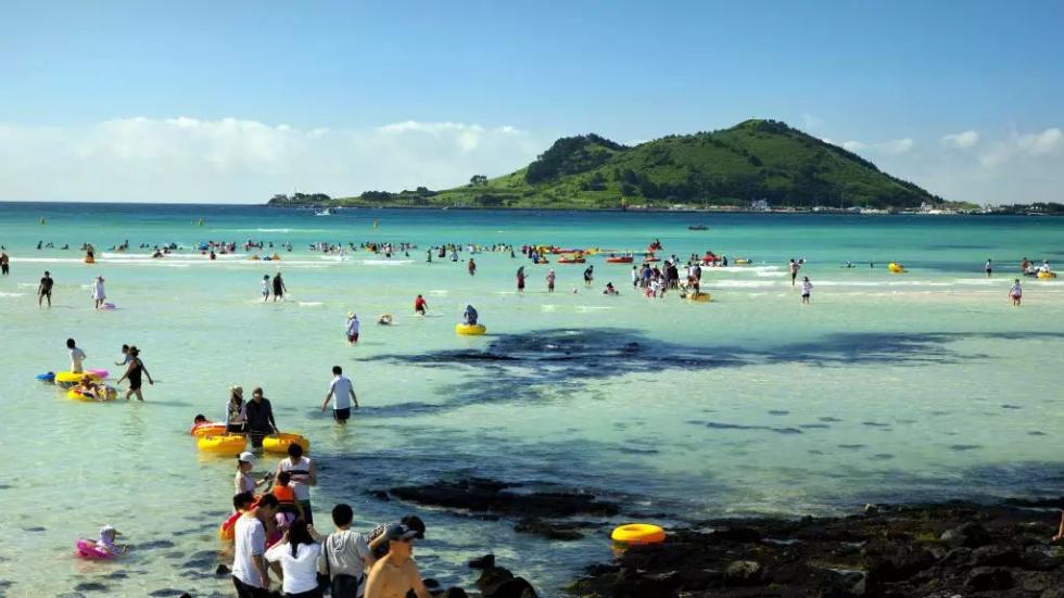 这个小岛对中国游客免签 ，去济州岛游玩的人络绎不绝。