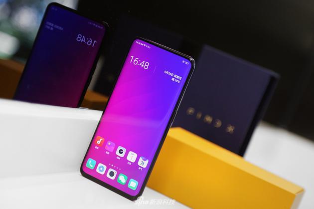 參考價格:4999元 oppo find x自上市以來,以獨創的雙軌潛望升降攝像頭