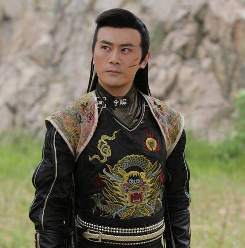 13年前吴奇隆是他“父亲”，7年后两人变“兄弟”，网友：他是谁，大家怎么看？