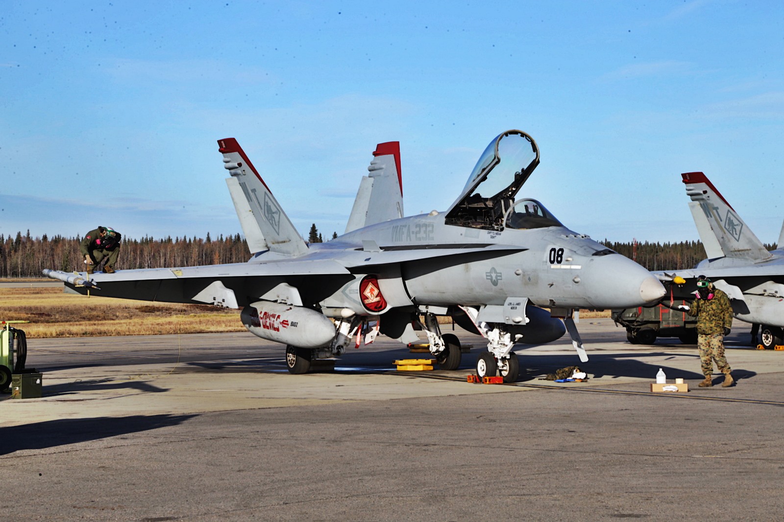 8 红旗军演美军f18c战斗机涂装很奇特