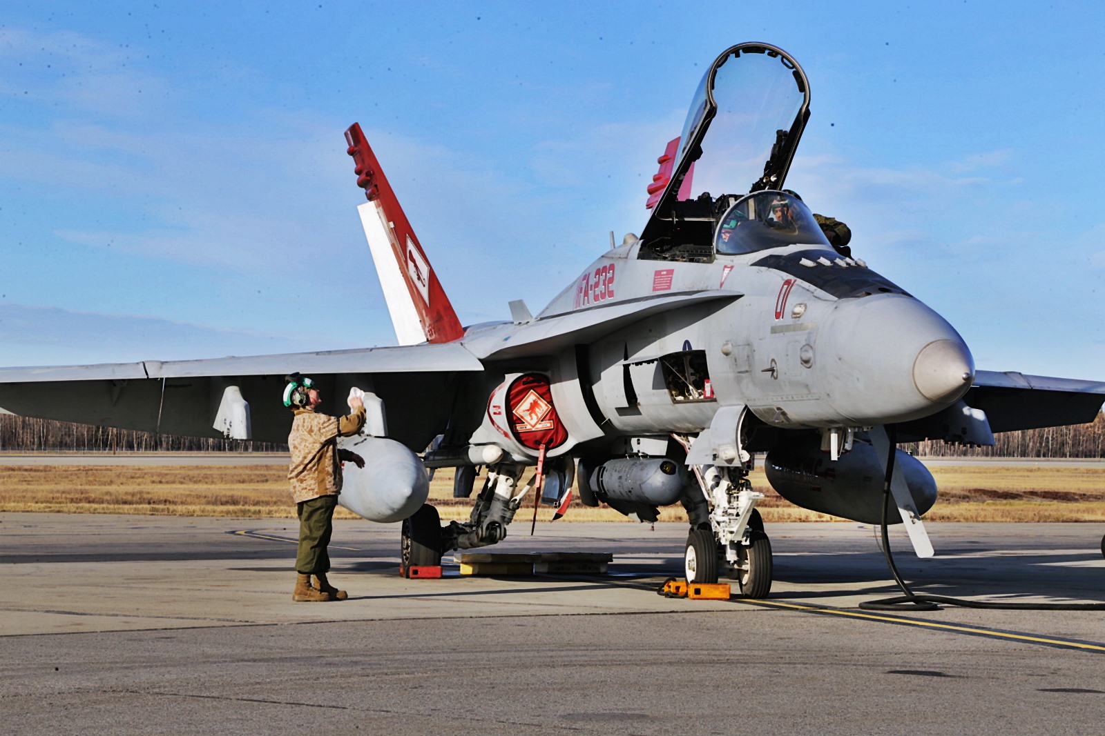 8 红旗军演美军f18c战斗机涂装很奇特