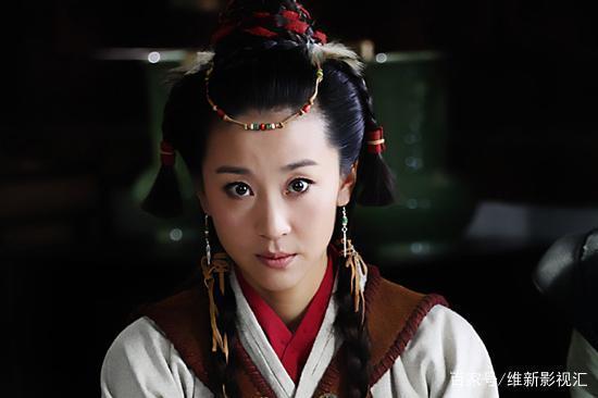 拥有飞机驾照的她,演艺事业得冯小刚提携,其老公多次上土豪榜!