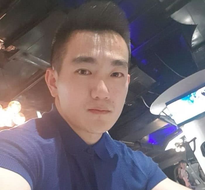 张馨予何捷甜蜜购物,小腹疑似凸起!网友:好事成双?