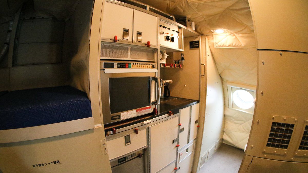 日本c2运输机机舱内部细节罕见曝光