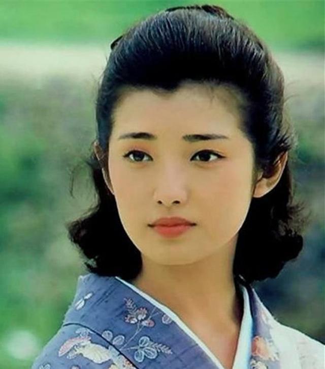 日本著名女星山口百惠在接受记者的采访时,说自己是中国杨贵妃的后代