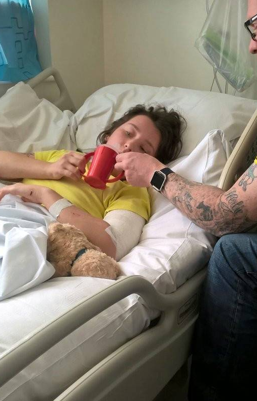 少女因车祸脑死亡, 医院称已尽力,妈妈用一块冰复活