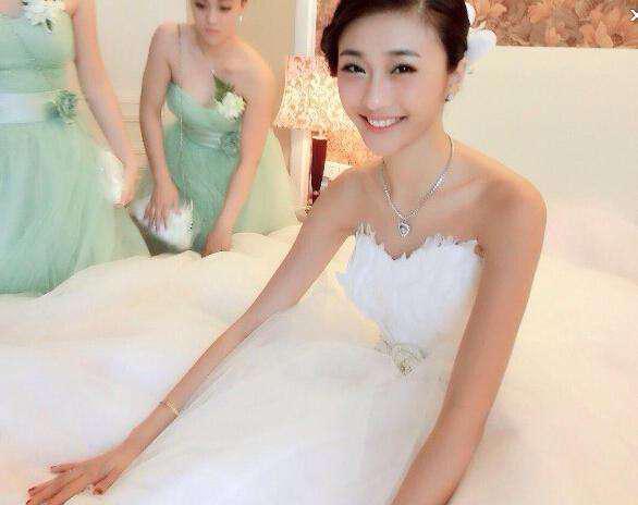 网曝婚纱照