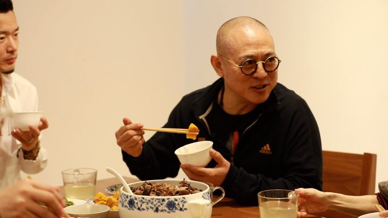 李连杰设宴招待鲁豫