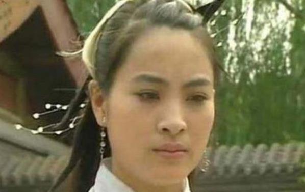 郑佳欣演技她并不输其他的演员,但也必须承认她的颜值与其他的女明星相比确实是差了一些。