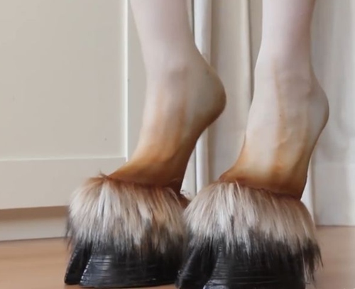 时尚圈往往是我们常人无法理解的，常常有人吐槽“真是看不懂你们时尚圈”。