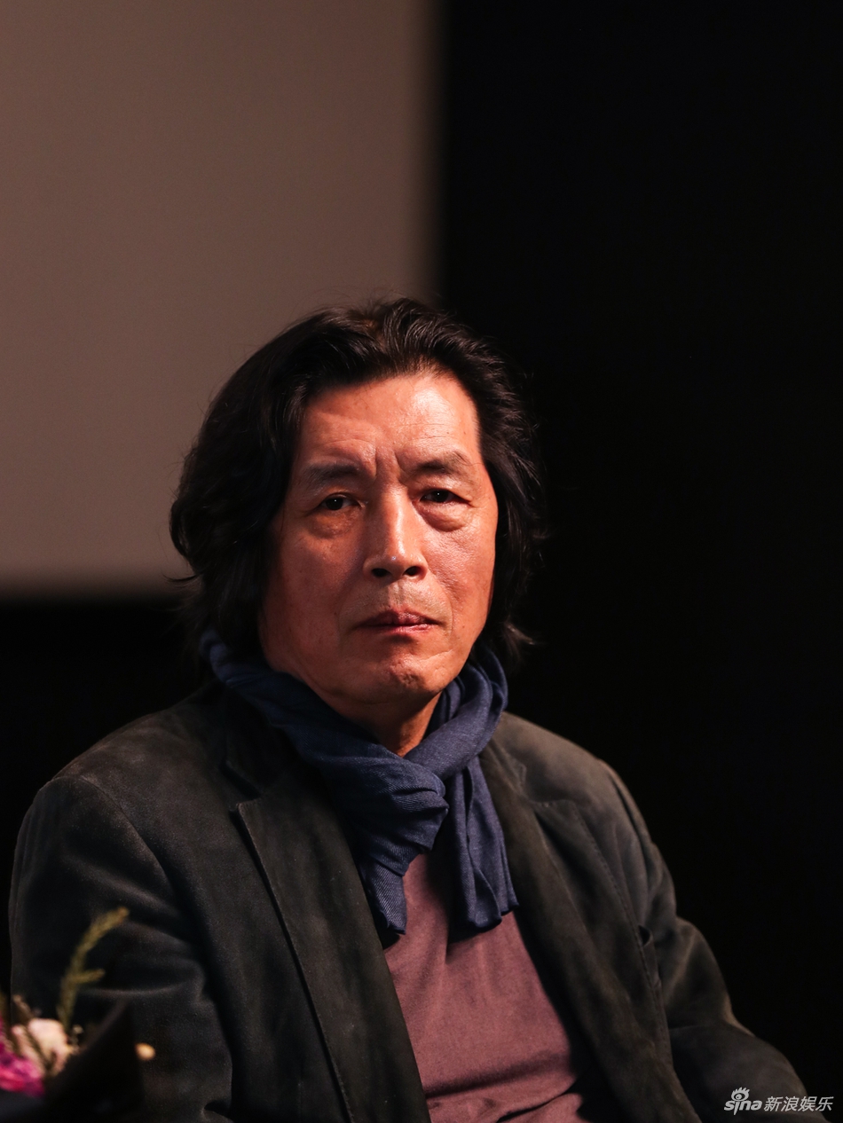 新浪娱乐讯 10月15日,韩国著名导演李沧东带着他的最新作品《燃烧》