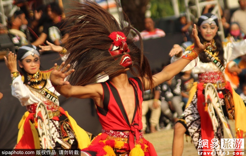 茉莉芬县总面积为1010.9平方公里，总人口686875人。