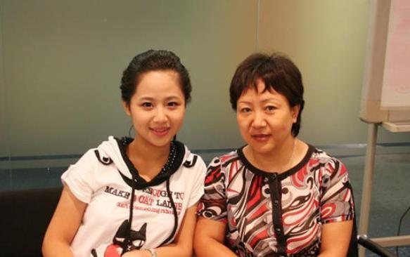 90后女星父母杨紫母女俩一模一样关晓彤母亲气质好林允朴实