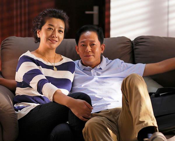 江珊两场姐弟恋一个差9岁遭女儿嫌弃另一个差15岁被接纳