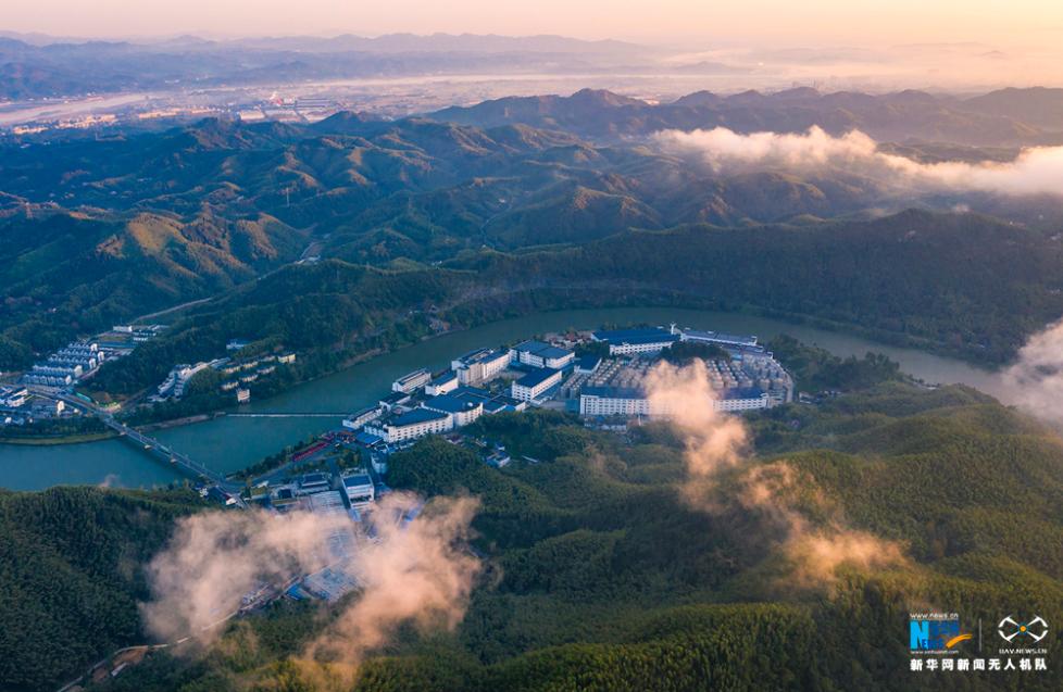 大别山全景图片