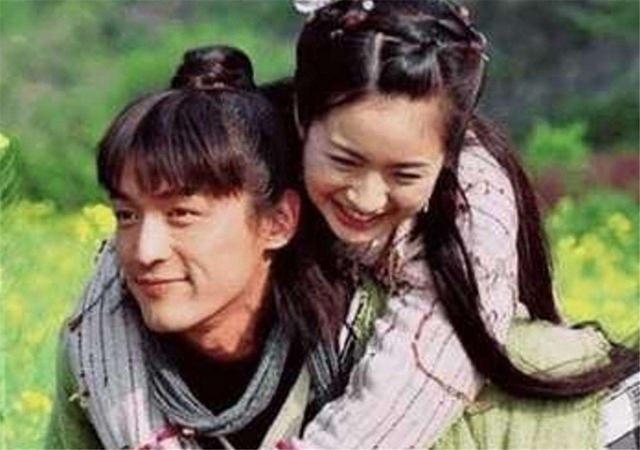 《轩辕剑》里宁珂又给他留下一个孩子，自己却变成鹰飞走了