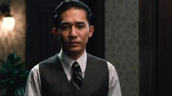 梁朝伟在《色戒》中也梳过大背头，但也仅仅是忧郁。