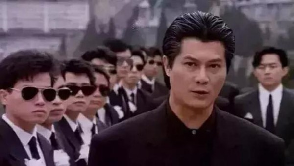 另外一位比肩发哥的则是邓光荣，邓光荣是圈内真正的大佬，江湖地位颇高。