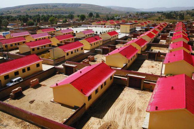 定边县杨井镇秦湾扶贫移民社区.