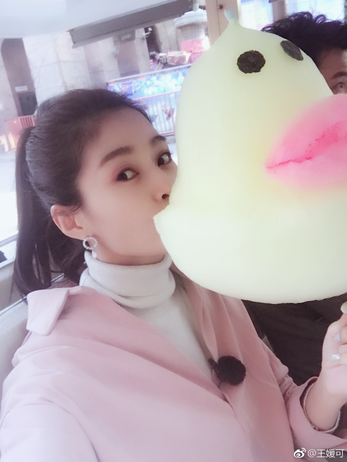 王媛可 咬棉花糖