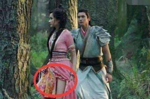 哇塞肤白貌美大长腿。