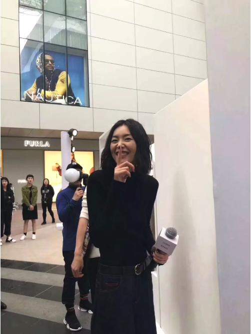 现场的粉丝表示刘雯本人比照片上看到还要瘦,身高178可是跟她160的朋友一样重。