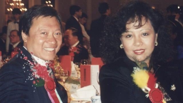 前面说过，绑架案之后，郭炳湘与“青梅竹马”的唐锦馨接触比较多，两人渐生情愫，发生了婚外情。