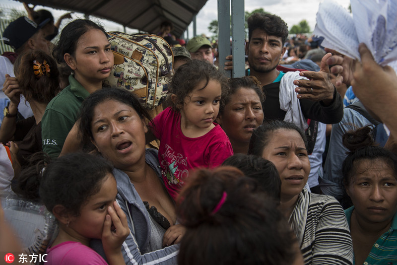 洪都拉斯近4千移民涌向美国 涉险渡河