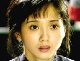 而且画中人比陈好和阿朵更多了几分古典美，更温婉和娴静了几分。