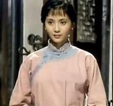 她是那个含冤而死的小白菜。