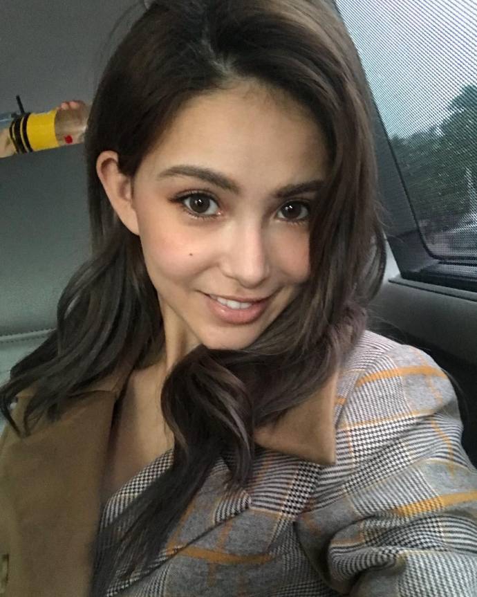 新浪娱乐讯 10月22日,昆凌社交网晒出美图,变身帅气赛车手,大眼睛对