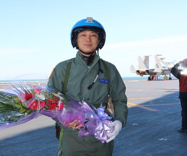 多名航母"飞鲨"出镜,喊出他们的海空宣言!