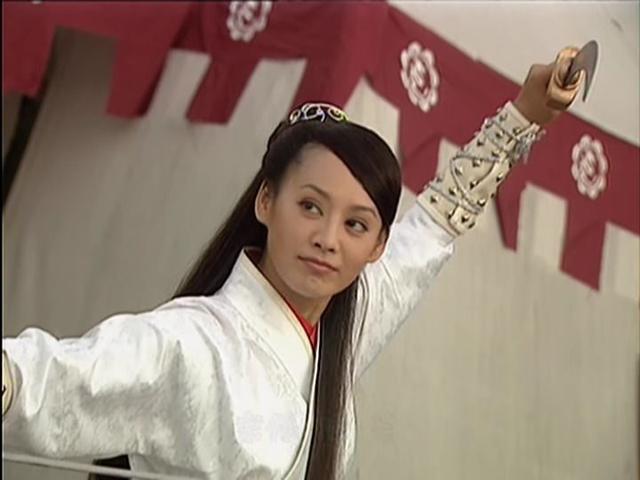 她从小就很聪明.一开始,杨八妹非常任性任性.