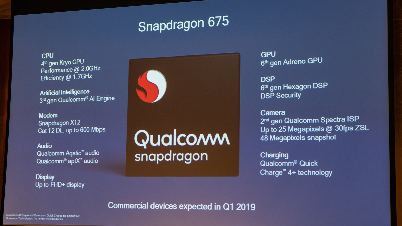 高通骁龙675采用了全新的处理器架构,与骁龙670相比,在游戏,拍摄以及