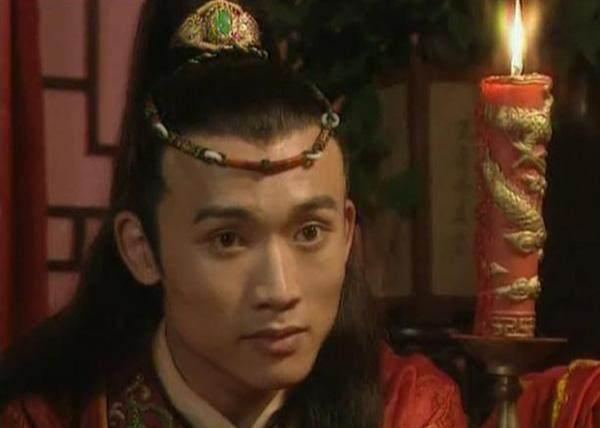 聂远在《倩女幽魂》里饰演的七夜，在电视剧《隋唐英雄传》饰演的罗成，其古装扮相都是特别好看的。