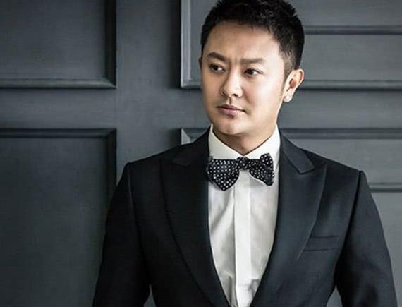 印小天还在演艺圈追逐着自己的梦想,期待他给观众带来更好的作品,能够