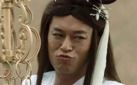 古天乐难道是得罪了造型师,这样的造型加上嘟嘴,简直辣眼睛,真是吓到小编我的小心脏了!