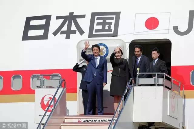 日本首相安倍晋三25日下午抵达北京,开始对中国进行正式访问