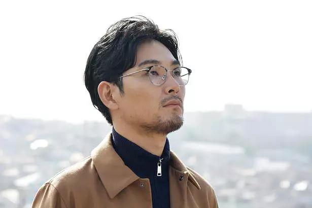 松田龙平 饰 根元恒星