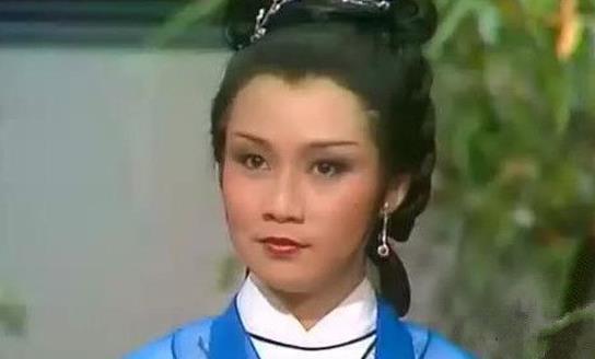 她是最经典黄蓉 曾因长得太美引起骚动 合作成龙后退出娱乐圈