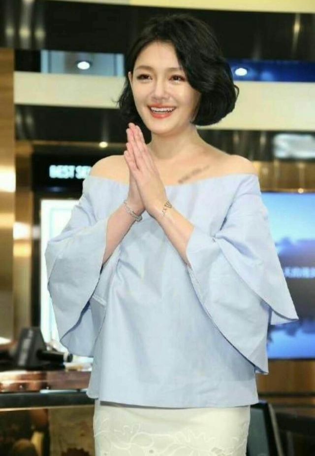 不过，毕竟人家是明星底子摆在那儿，不管怎么胖都还是好看的。