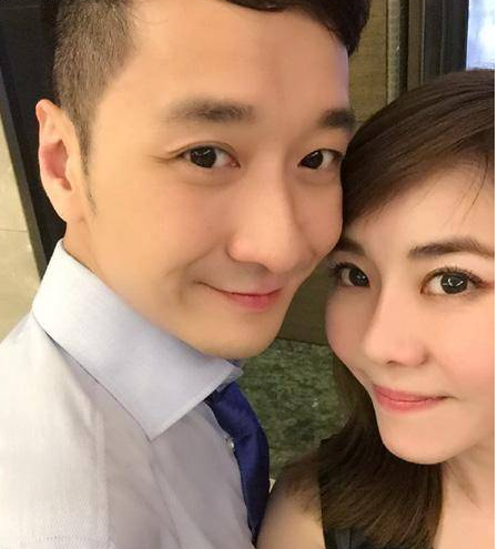 戴辛尉与男友梁焯皓，俩人正在热恋中，梁焯皓的姐姐梁佩瑚是1989年港姐季军。