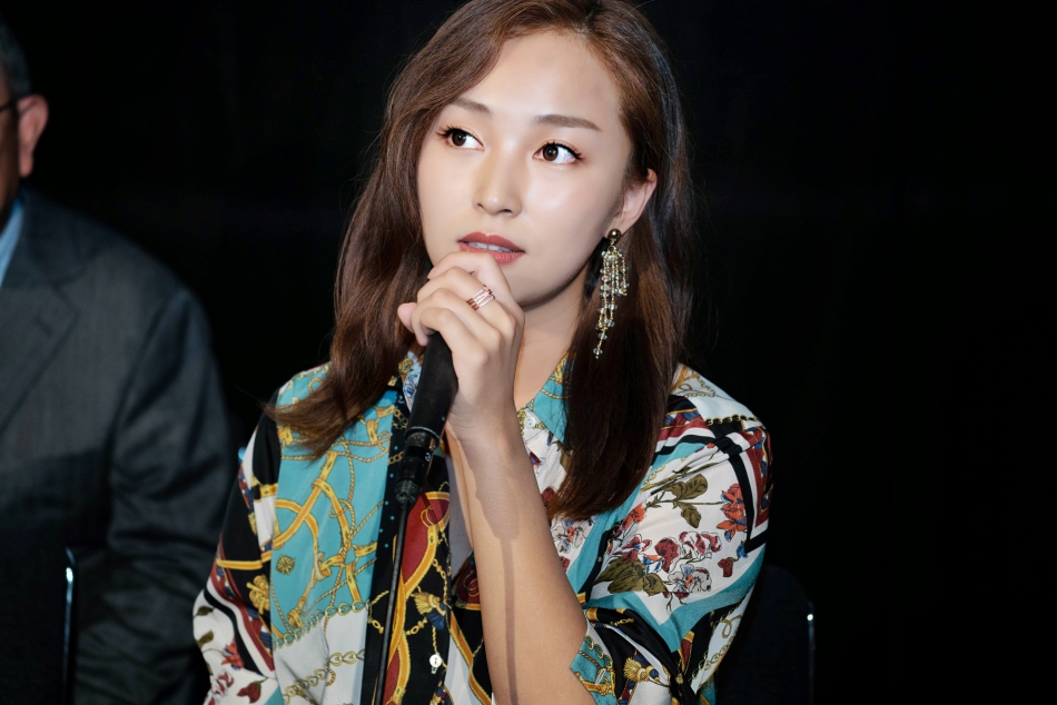 武林孤儿东京首映获赞刘芷含笑谈迷糊进组